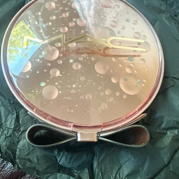 MAC Extra Dimension Face Compact - Picture 3 of 3